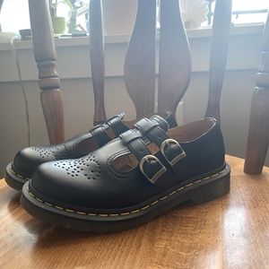 Women’s size 7 Dr Martens black Mary Jane shoes